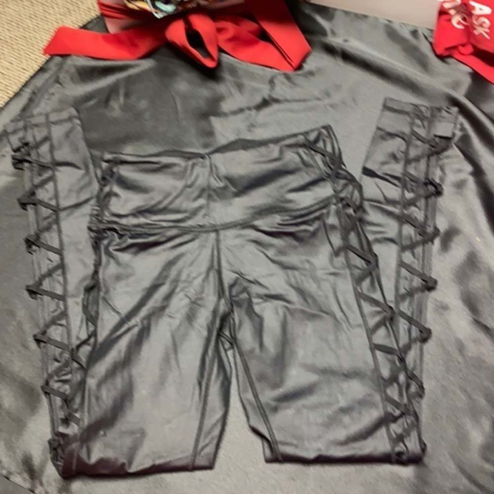 Women’s leggings‎